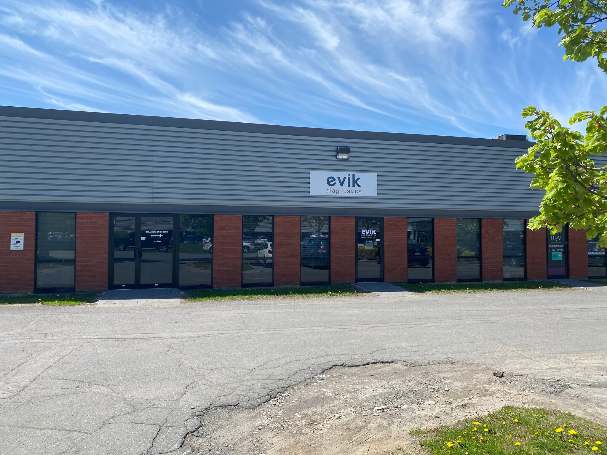 1240 Teron Rd, Ottawa, ON à vendre Photo du bâtiment- Image 1 de 1