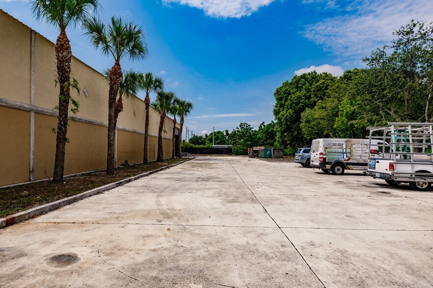 1000 Lake Ida Rd, Delray Beach, FL for lease - Building Photo - Image 2 of 13