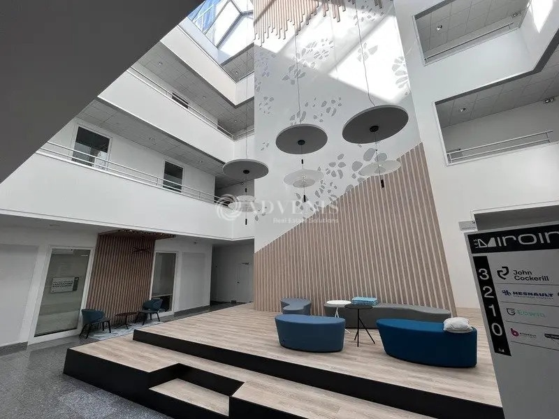 Office in Guyancourt for lease Interior Photo- Image 1 of 8