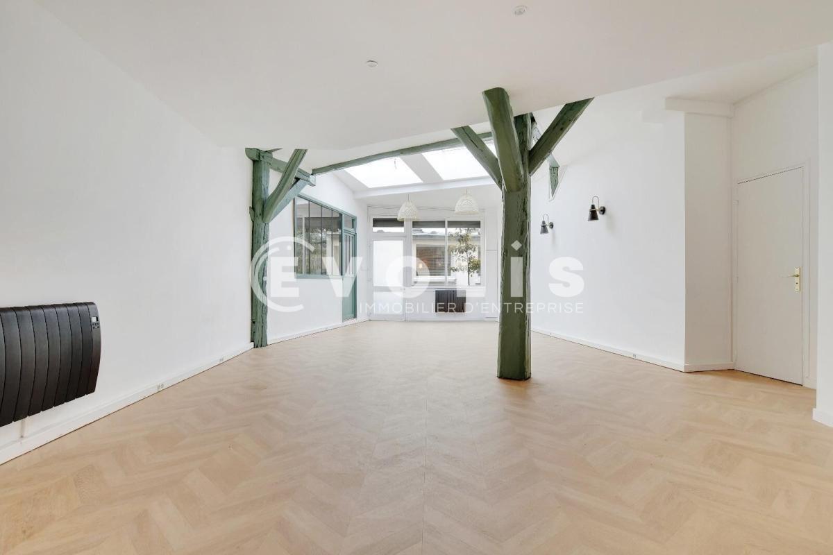 Office in Paris for sale Building Photo- Image 1 of 10