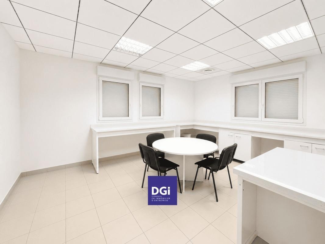 Office in Nîmes for lease Interior Photo- Image 1 of 5