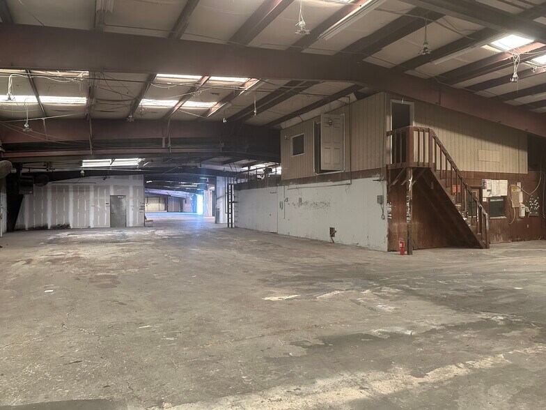 2028 Charleston Hwy, Cayce, SC à louer - Photo du bâtiment - Image 2 de 8