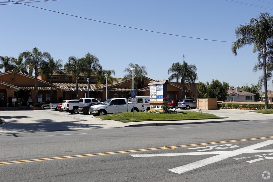 4403-4413 Riverside Dr, Chino, CA for lease - Building Photo - Image 2 of 5