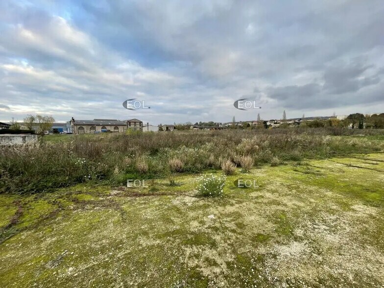 Terrain dans Persan à louer - Photo du bâtiment - Image 2 de 3