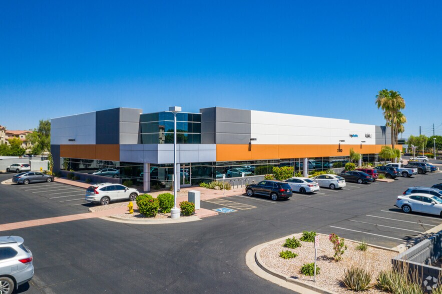 7810 S Hardy Dr, Tempe, AZ à louer - Photo du bâtiment - Image 3 de 11