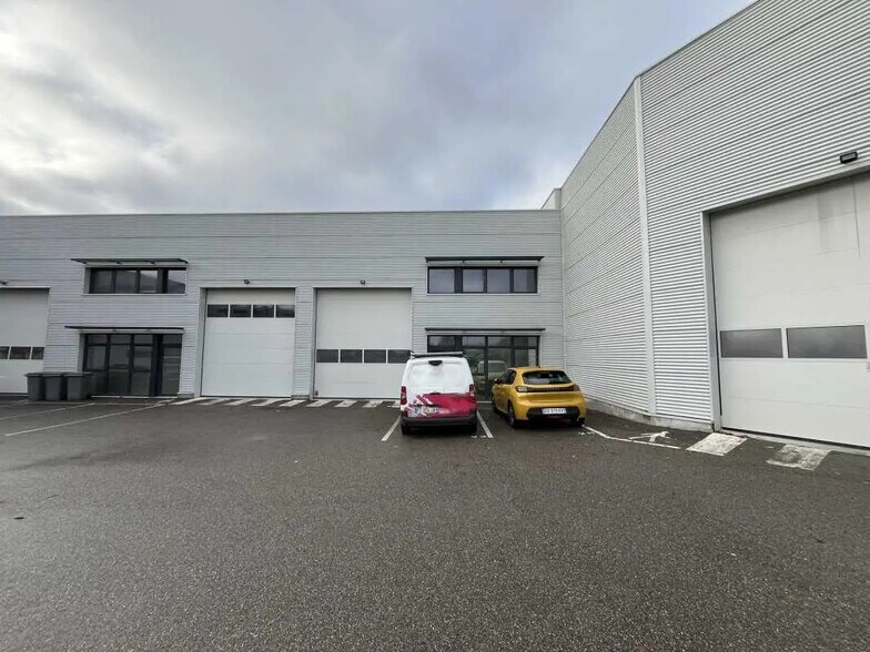 44 Rue De L'Avenir, Genas à louer - Photo du bâtiment - Image 3 de 14