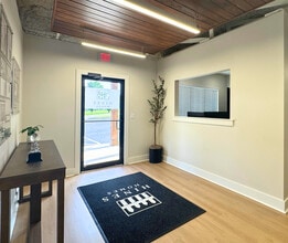 401 Commerce Dr, Maumelle, AR for lease Lobby- Image 2 of 10