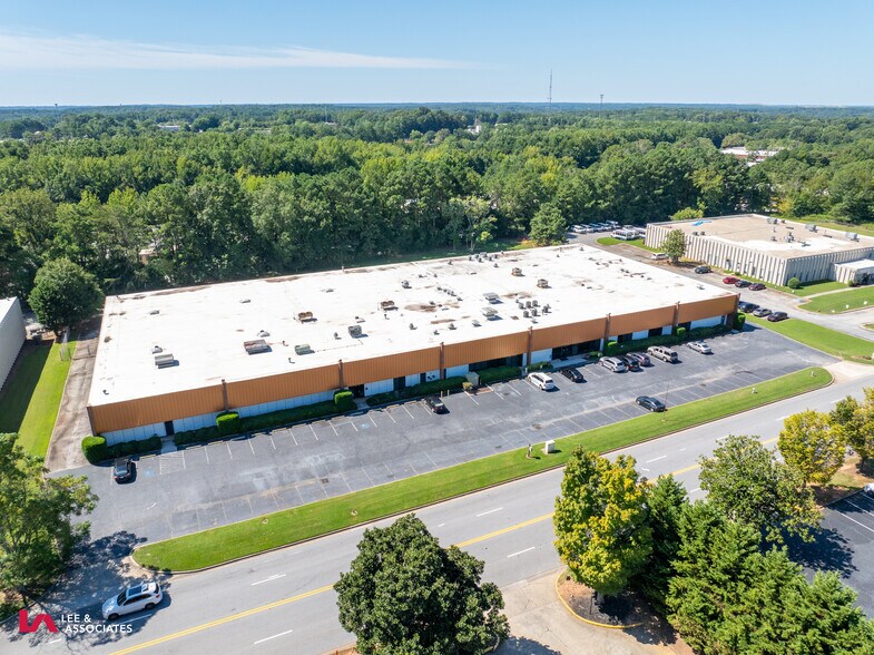 5305 Snapfinger Woods Dr, Decatur, GA à vendre - Photo du bâtiment - Image 1 de 7