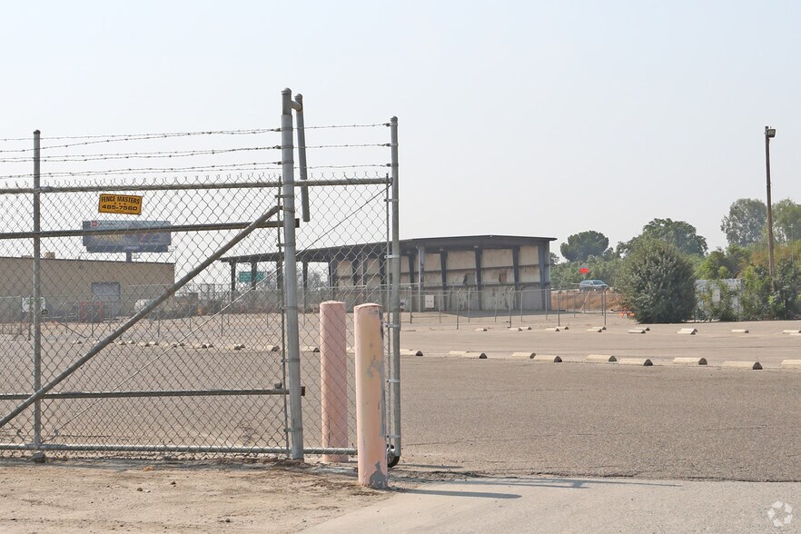 1775 Park St, Selma, CA à vendre - Photo du bâtiment - Image 2 de 4