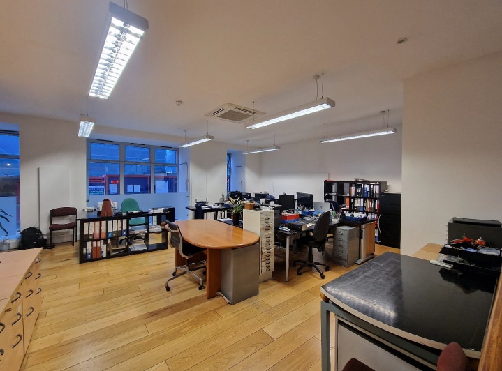 6 Honduras St, Londres à vendre - Photo du bâtiment - Image 2 de 6