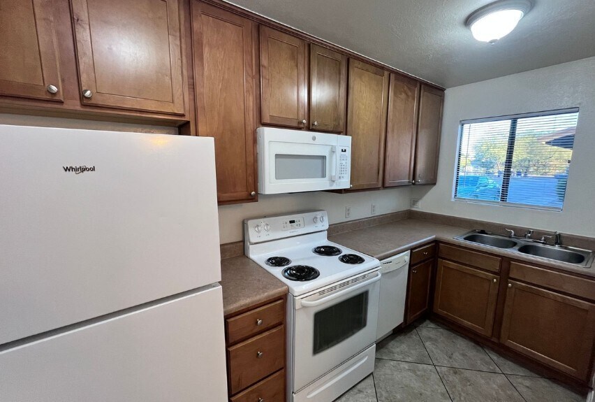 2520-2526 E Glenn St, Tucson, AZ à vendre - Photo du bâtiment - Image 2 de 18
