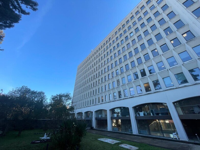 351-353 Boulevard Du Président Wilson, Bordeaux à louer - Photo du bâtiment - Image 2 de 14