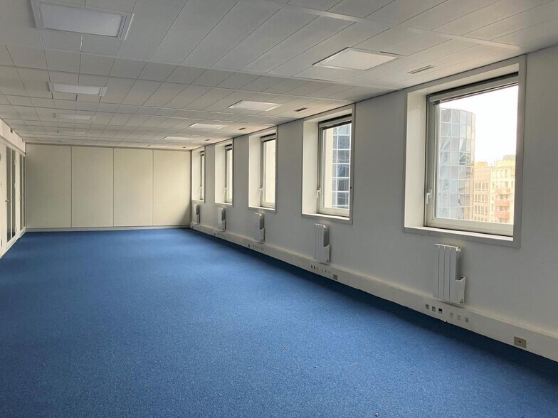 Bureau dans Courbevoie à louer - Photo du bâtiment - Image 3 de 7