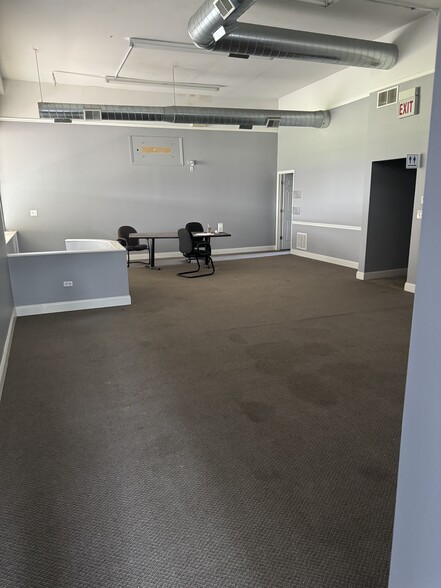 200-210 N California Ave, Chicago, IL for lease - Building Photo - Image 3 of 12