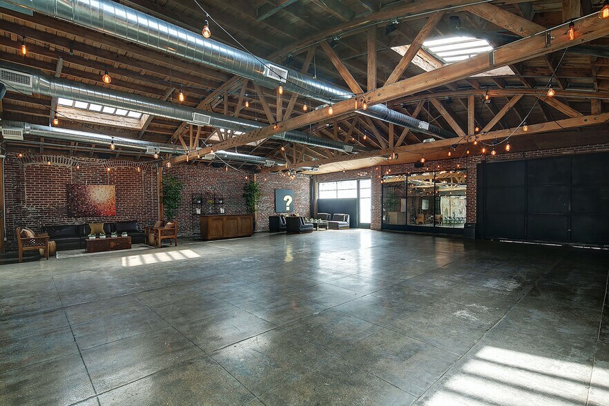 3921 W Jefferson Blvd, Los Angeles, CA à louer - Photo intérieure - Image 3 de 45