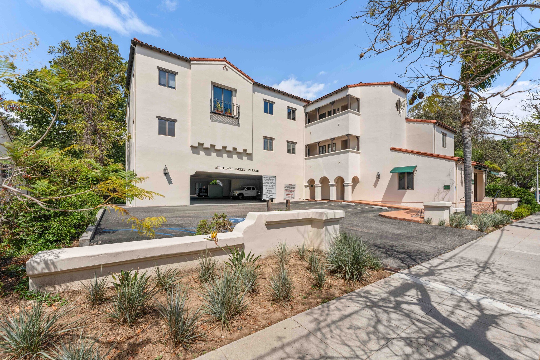 504 W Pueblo St, Santa Barbara, CA à vendre Photo du bâtiment- Image 1 de 31