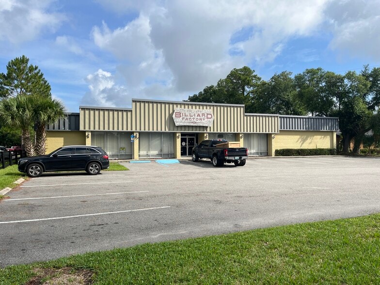 5585 University Blvd W, Jacksonville, FL for sale - Building Photo - Image 1 of 79