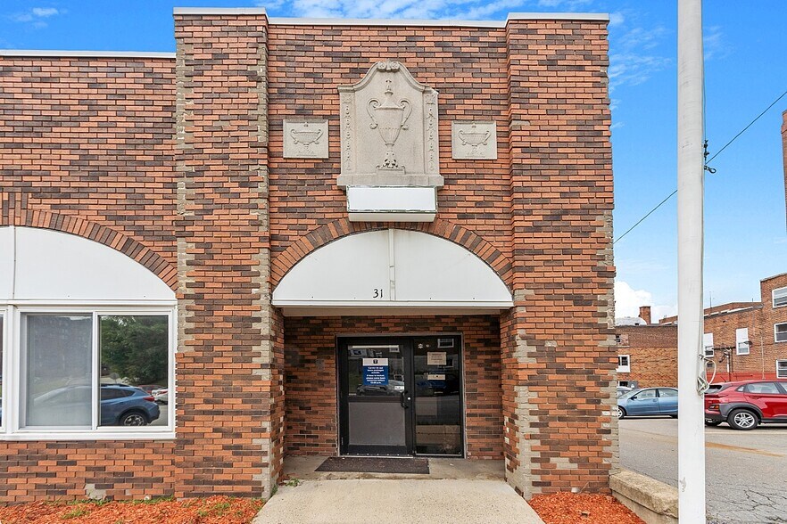 31 City Hall Ave, Gardner, MA à vendre - Photo du bâtiment - Image 2 de 7