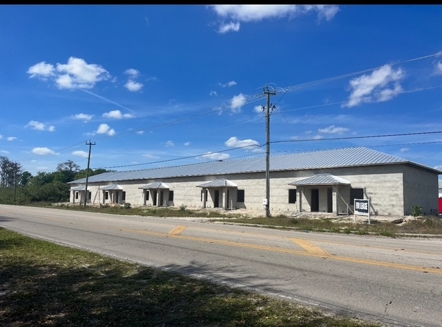 990 Anvil cir, LaBelle, FL for lease - Construction Photo - Image 3 of 4