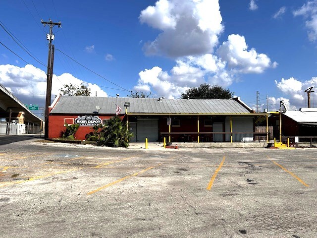 1304 S Laredo St, San Antonio, TX for lease - Building Photo - Image 1 of 14