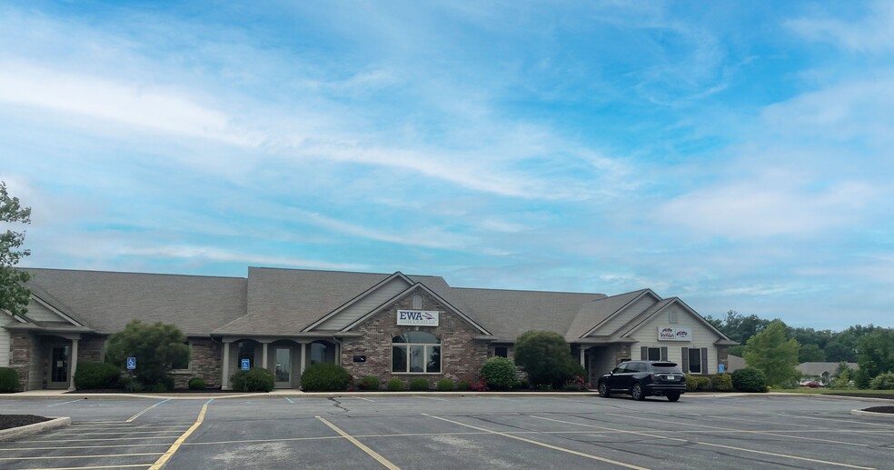 9071-9079 Stellhorn Crossing Pky, Fort Wayne, IN for lease - Building Photo - Image 1 of 7