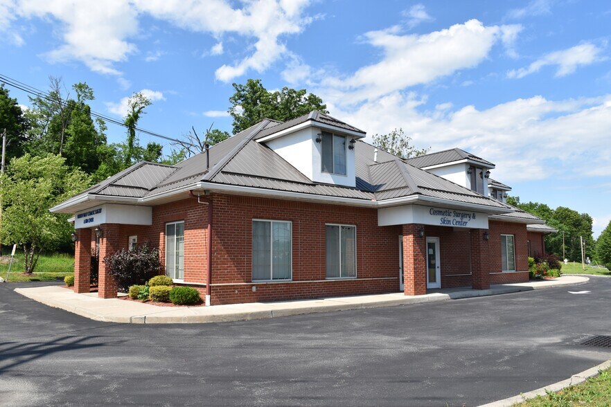 819 Little Britain Rd, New Windsor Township, NY à vendre - Photo du bâtiment - Image 3 de 12