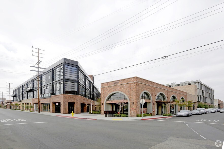 555-581 Mateo St, Los Angeles, CA à louer - Photo du bâtiment - Image 1 de 5