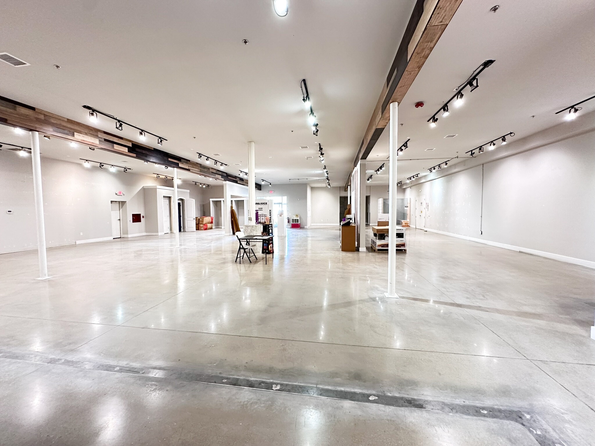 419 S Lincoln St, Lowell, AR for lease Interior Photo- Image 1 of 7