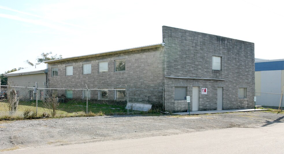 1544 E 8th St Porfolio portefeuille de 3 propriétés à vendre sur LoopNet.ca - Photo principale - Image 1 de 2