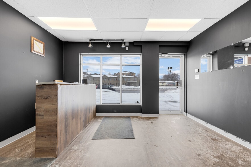 276-280 Boul Saint-Luc, Saint-jean-sur-richelieu, QC for lease - Building Photo - Image 3 of 13