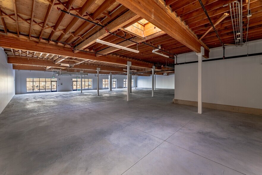 10510 105 St NW, Edmonton, AB à vendre - Photo du bâtiment - Image 2 de 18