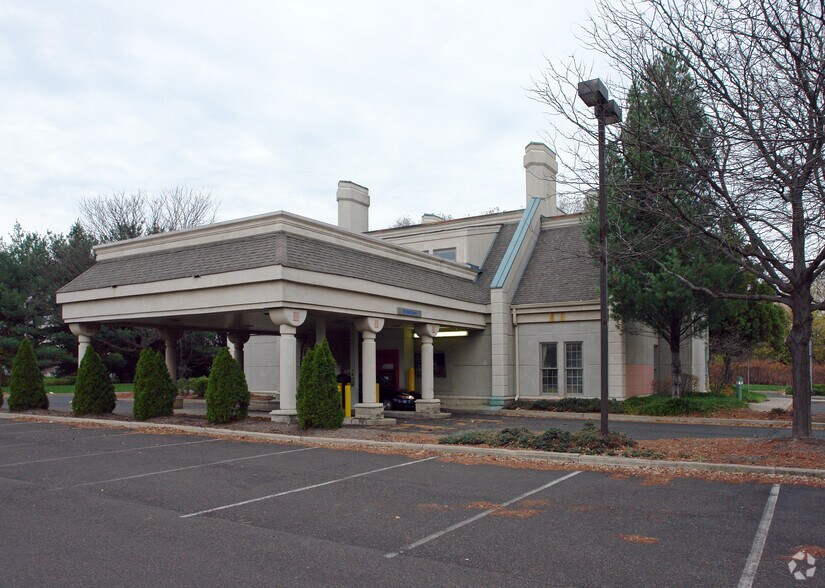 195 Bristol Oxford Valley Rd, Langhorne, PA à louer - Photo du bâtiment - Image 3 de 20