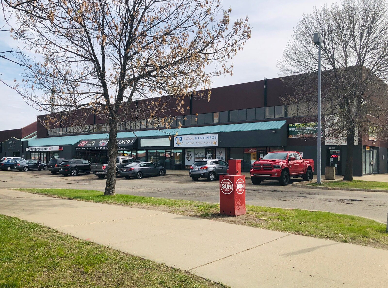 14017-14051 Victoria Trl NW, Edmonton, AB à louer Photo principale- Image 1 de 5