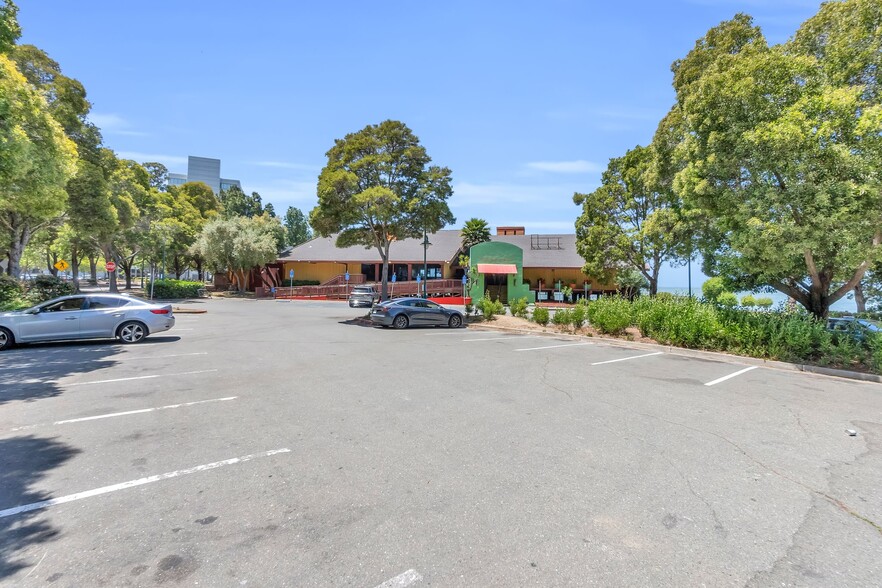 1890 Powell St, Emeryville, CA for lease - Building Photo - Image 3 of 136