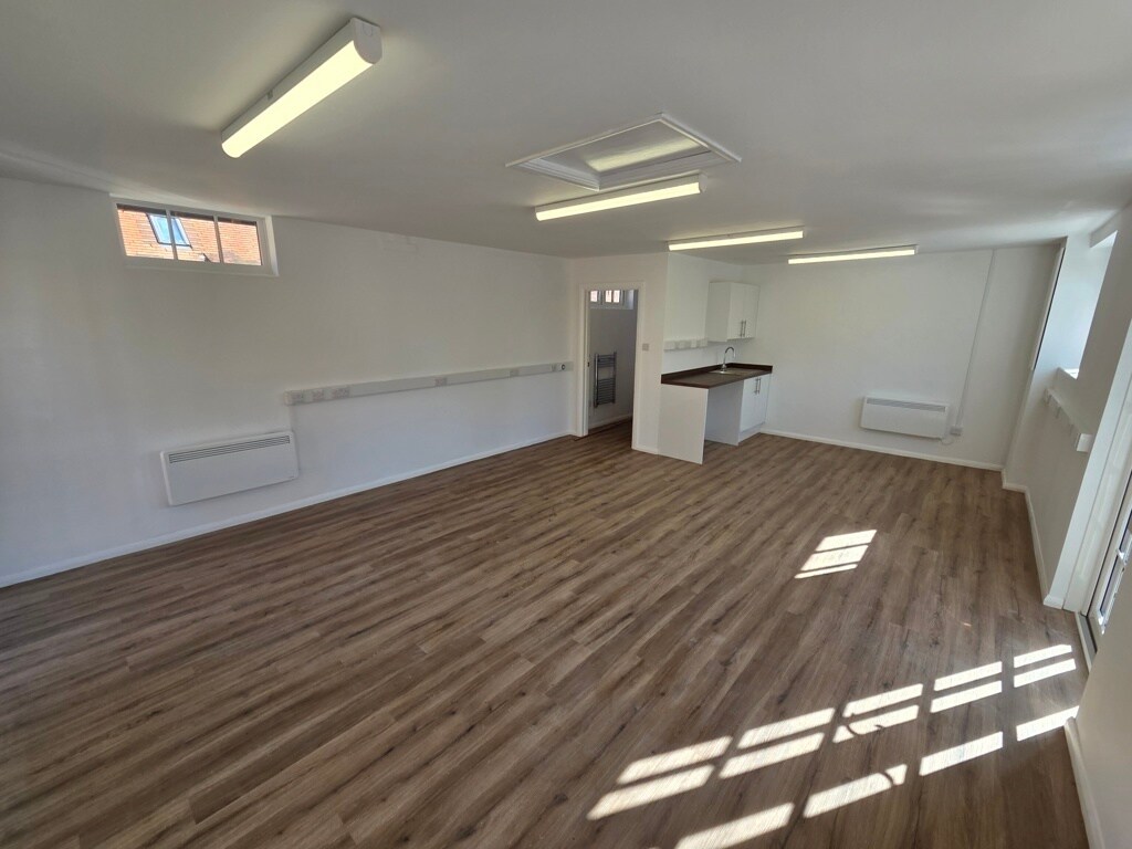 Frilsham Home Farm Estate, Yattendon for lease Interior Photo- Image 1 of 4