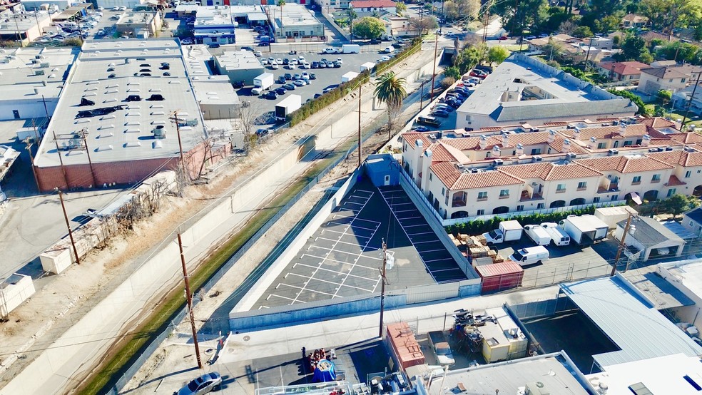 418 S Lake St, Burbank, CA for sale - Primary Photo - Image 1 of 6