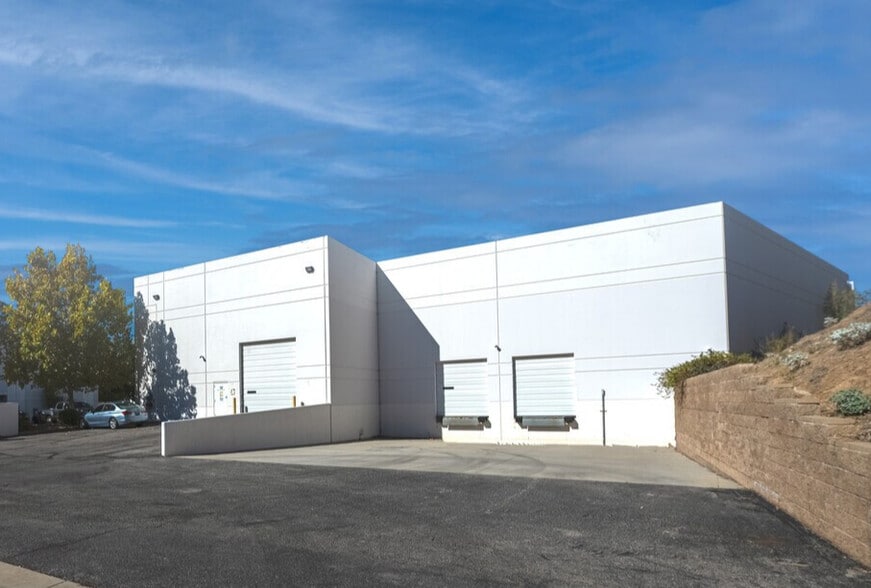 28016 Industry Dr, Valencia, CA for lease - Building Photo - Image 3 of 14