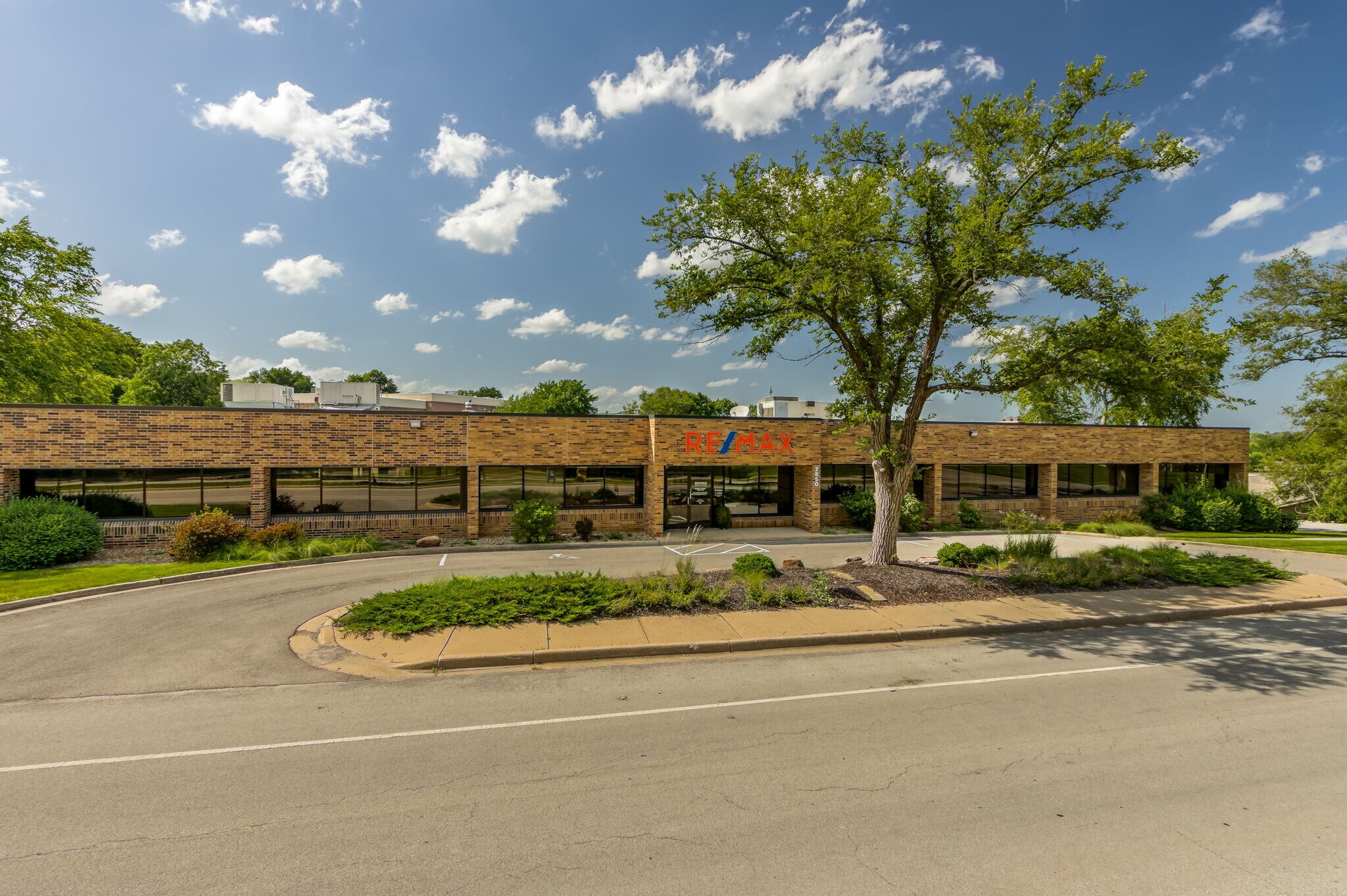 2850 NE Kendallwood Pky, Kansas City, MO for lease Building Photo- Image 1 of 17