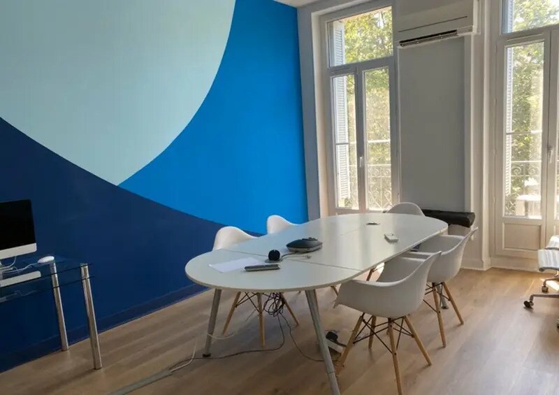 15 Rue Du Huit Mai 1945, Paris for lease - Interior Photo - Image 2 of 4