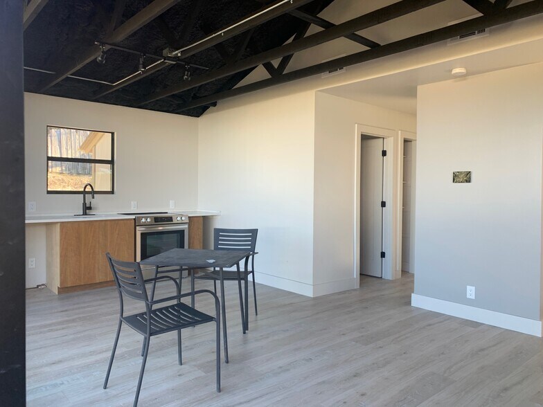 22214 State Highway 71 W, Spicewood, TX à louer - Photo intérieure - Image 3 de 8