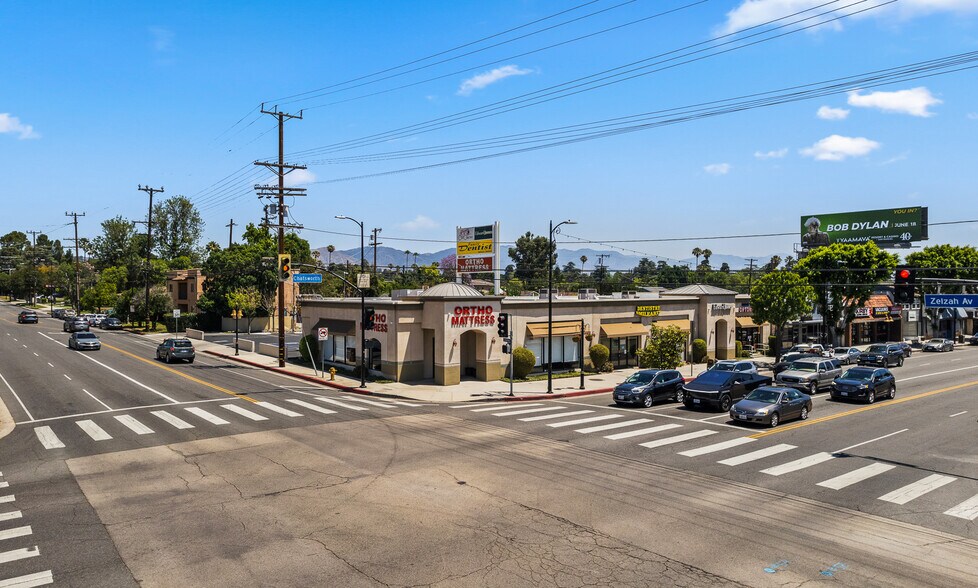 17851 Chatsworth St, Granada Hills, CA à vendre - Photo du bâtiment - Image 1 de 17