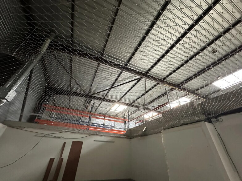 Industrial in Reims for lease - Interior Photo - Image 3 of 4