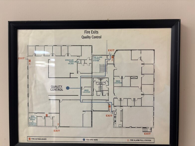 112 Frank Mossberg Dr, Attleboro, MA à vendre - Photo du bâtiment - Image 3 de 8