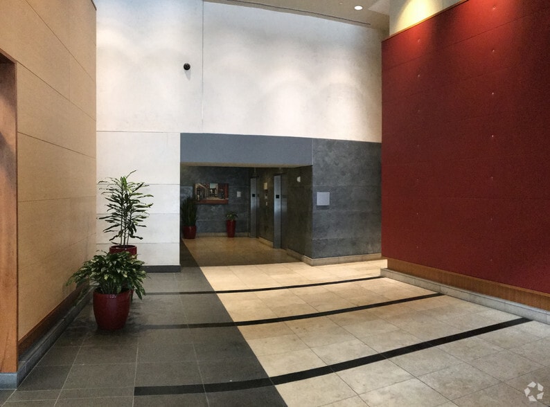 125-155 W Nationwide Blvd, Columbus, OH à louer - Hall d’entrée - Image 2 de 9