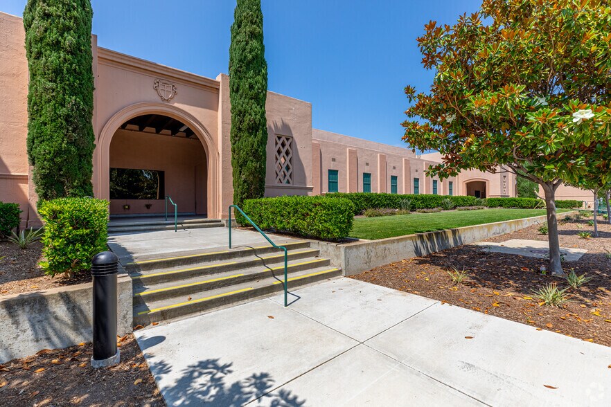 2751 Roosevelt Rd, San Diego, CA à louer - Photo du bâtiment - Image 2 de 4