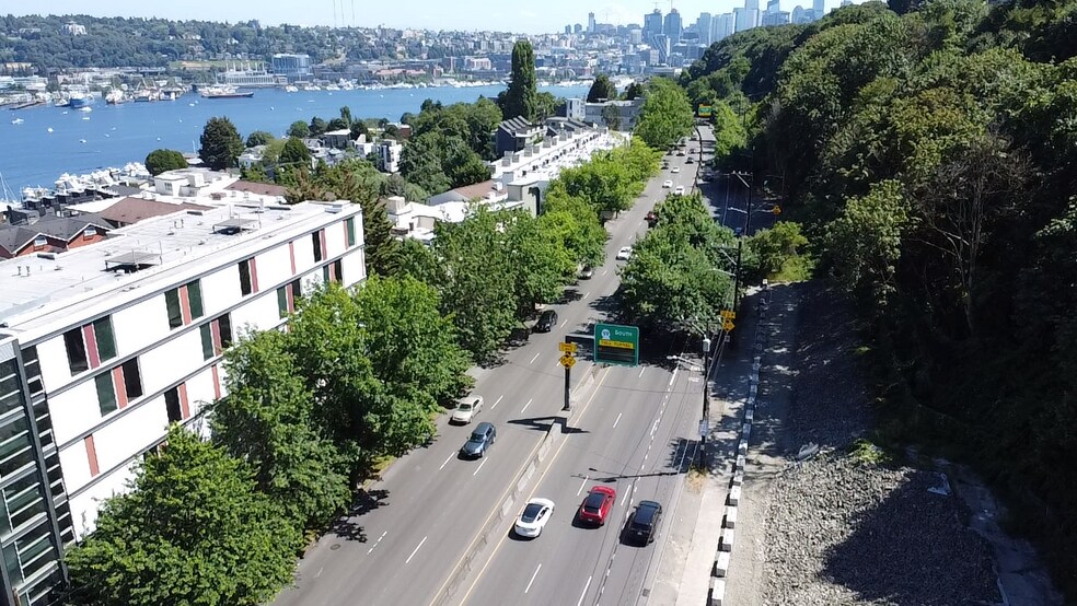 2451-2473 Aurora Ave N, Seattle, WA à vendre - Photo du bâtiment - Image 3 de 5