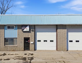 1260 Av Laplace, Laval, QC for lease Interior Photo- Image 2 of 3