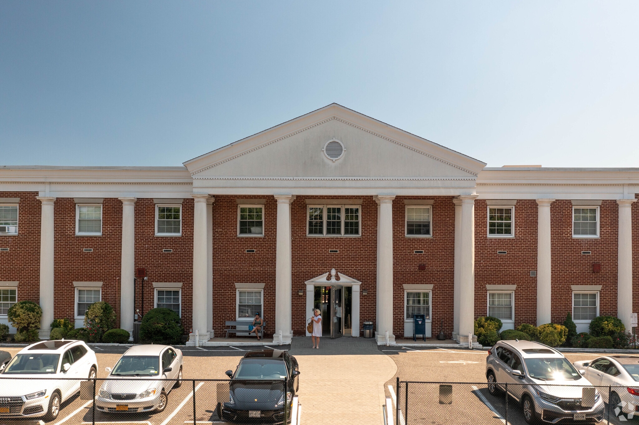 560 Northern Blvd, Great Neck, NY for lease Primary Photo- Image 1 of 16