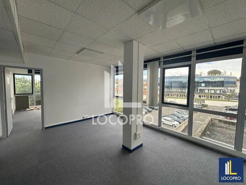 Office in Saint-Laurent-du-Var for lease - Interior Photo - Image 2 of 7