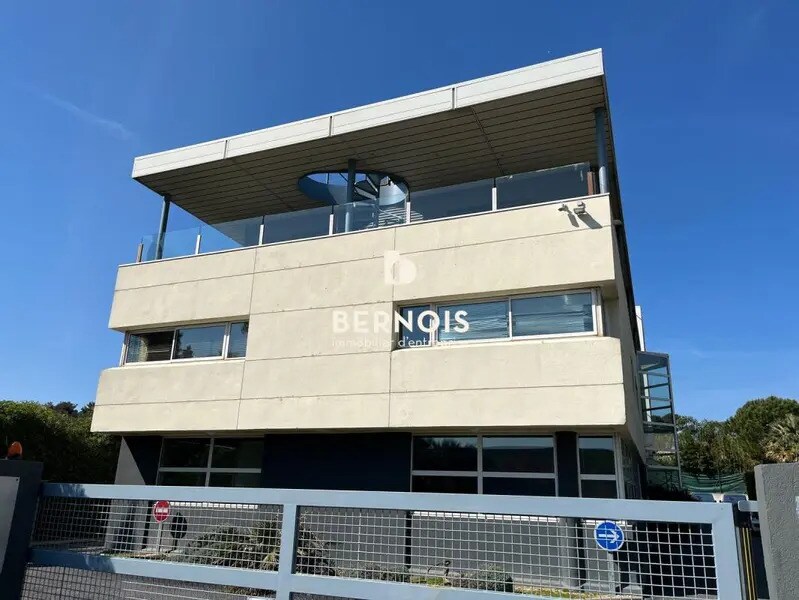 Bureau dans La Seyne-sur-Mer à louer Photo du bâtiment- Image 1 de 10